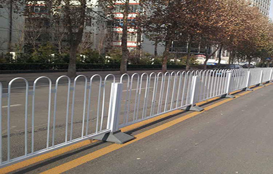 道路馬路<a href=http://m.adack.net target=_blank class=infotextkey>護(hù)欄</a>