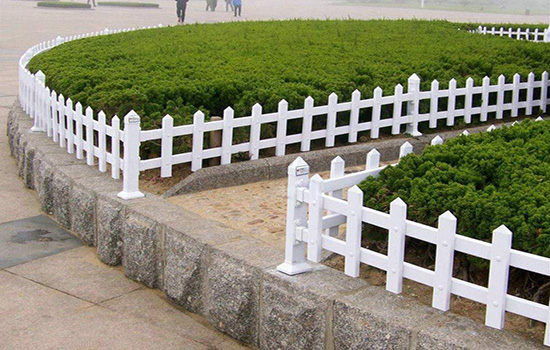 花壇草坪<a href=http://m.adack.net target=_blank class=infotextkey>護(hù)欄</a>