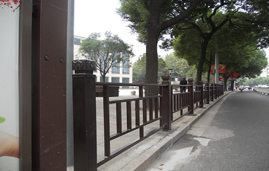 人行道隔離<a href=http://m.adack.net target=_blank class=infotextkey>護欄</a>