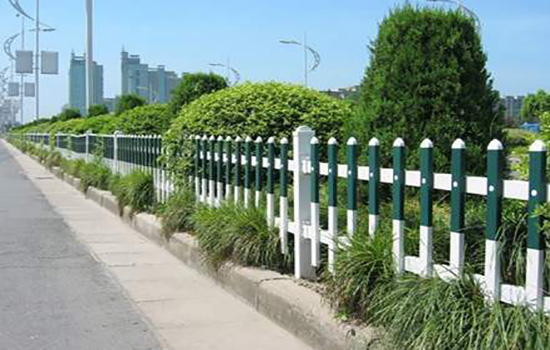 綠化草坪<a href=http://m.adack.net target=_blank class=infotextkey>護(hù)欄</a>