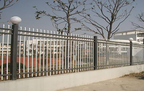 熱鍍鋅<a href=http://m.adack.net target=_blank class=infotextkey>護(hù)欄</a>