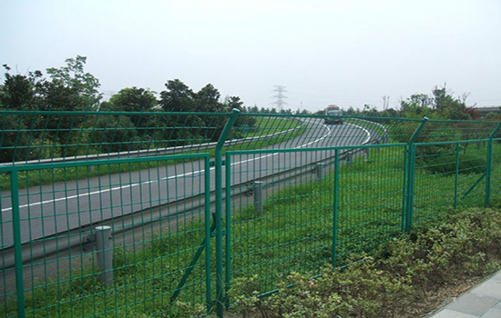 公路<a href=http://m.adack.net target=_blank class=infotextkey><a href=http://m.adack.net target=_blank class=infotextkey>圍欄</a>網(wǎng)</a>