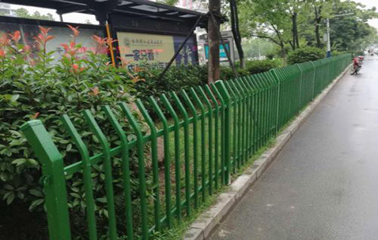 綠化帶隔離<a href=http://m.adack.net target=_blank class=infotextkey>護(hù)欄</a>