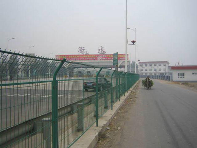 高速<a href=http://m.adack.net target=_blank class=infotextkey><a href=http://m.adack.net target=_blank class=infotextkey>圍欄</a>網(wǎng)</a>