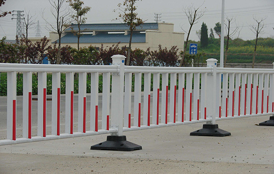 街道<a href=http://m.adack.net target=_blank class=infotextkey>護(hù)欄</a>