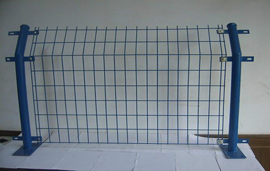 雙邊<a href=http://m.adack.net target=_blank class=infotextkey><a href=http://m.adack.net target=_blank class=infotextkey>護欄</a>網(wǎng)</a>