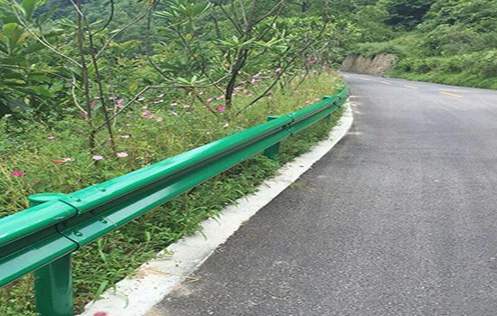 公路防<a href=http://m.adack.net target=_blank class=infotextkey>護(hù)欄</a>桿